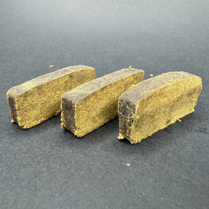 K-dista resina CBD y destaca por su característico tono dorado