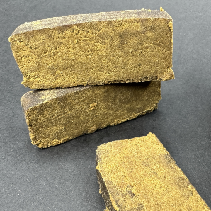 K-dista resina CBD y destaca por su característico tono dorado