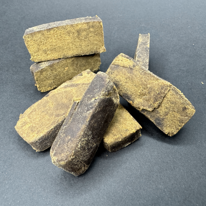 K-dista resina CBD y destaca por su característico tono dorado