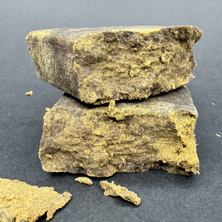 K-dista resina CBD y destaca por su característico tono dorado